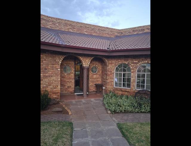 3 BEDROOM HOUSE FOR SALE IN VANDERBIJLPARK SE 4